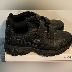 SKECHERS Men’s shoes 11.5